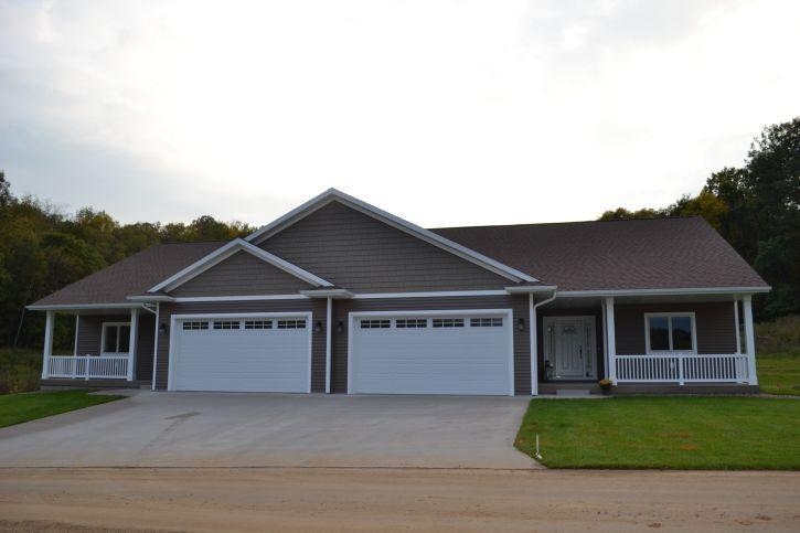 W6449 Oakwood Cir, Onalaska, WI 54636