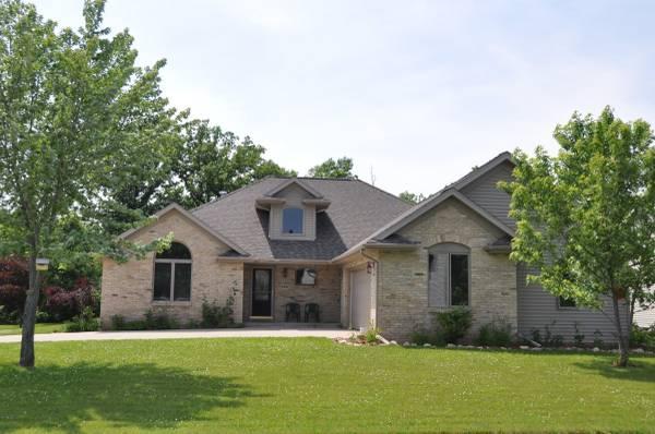 590 Braatz Dr, Kewaskum, WI 53040