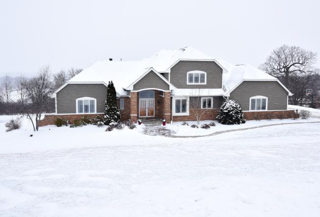 1461 Hawks Nest Ct, Richfield, WI 53033