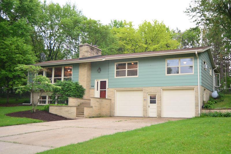 931 Valley View Rd., Farmington, WI 53075