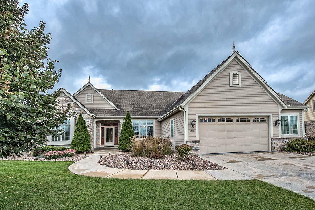 9684 W Prairie Grass Way, Franklin, WI 53132