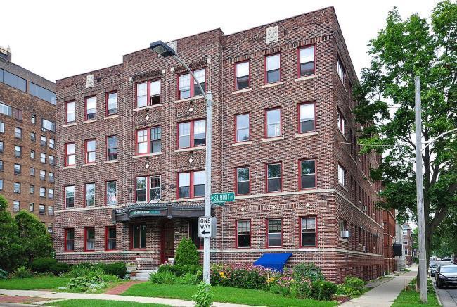 1983 N Summit Ave #20, Milwaukee, WI 53202