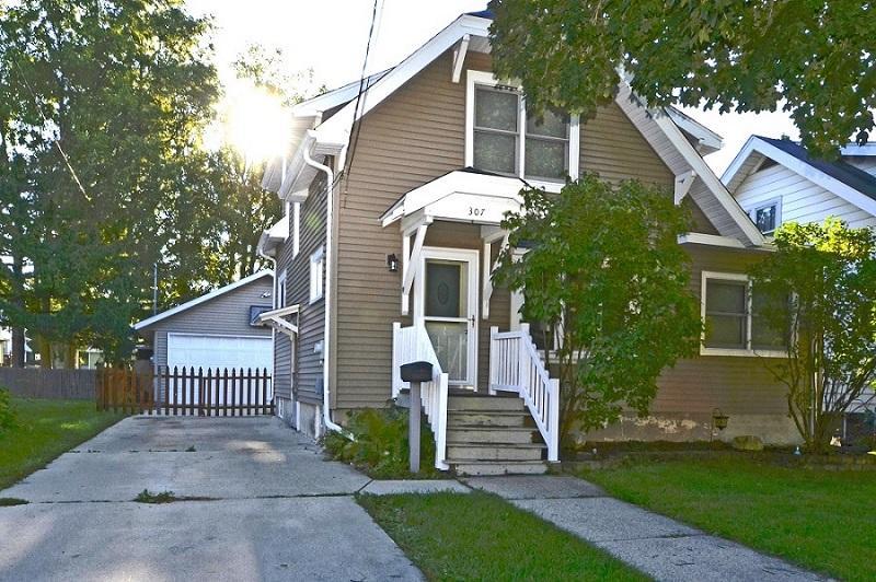 307 S Monroe St, Watertown, WI 53094