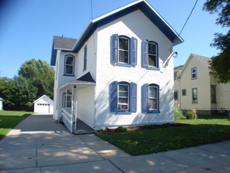 1117 S 8th St., Manitowoc, WI 54220