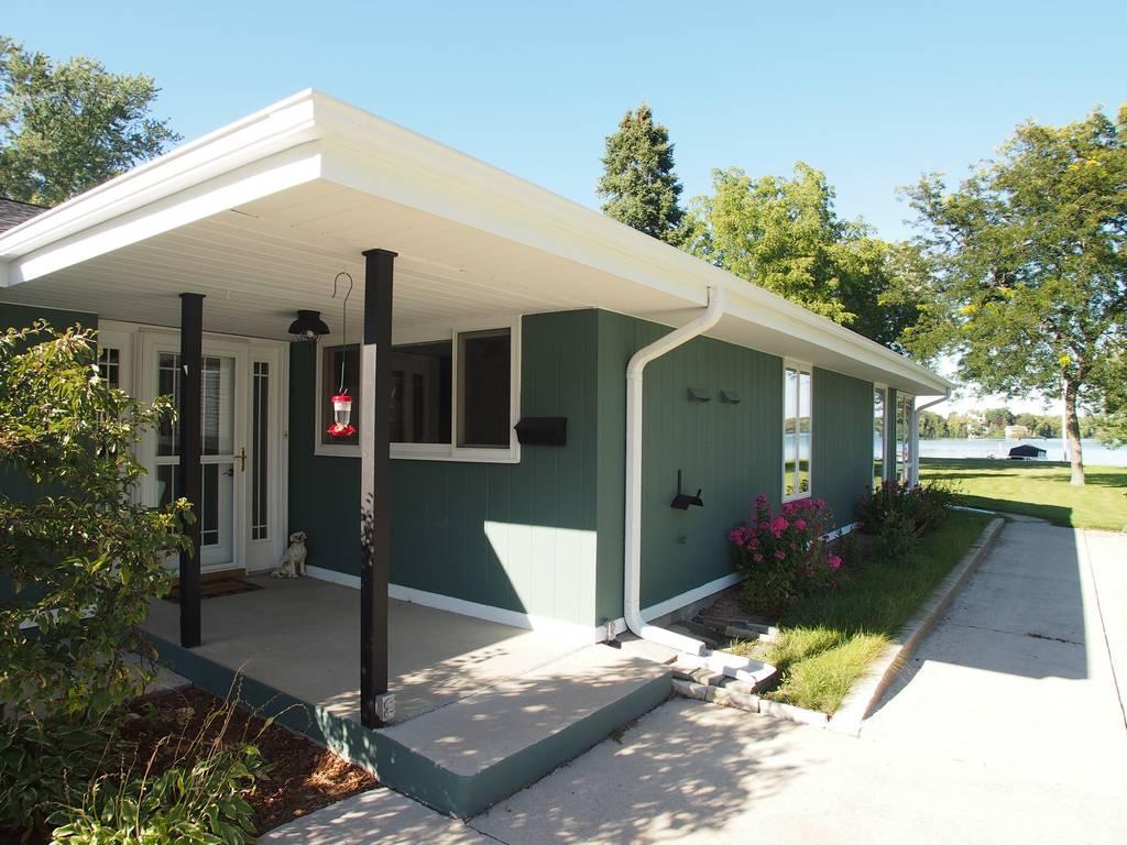 1154 W Wisconsin Ave, Oconomowoc, WI 53066