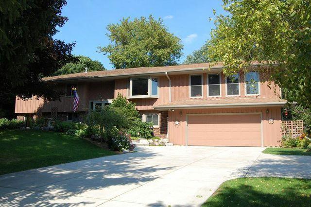 462 Timbercrest Ct, Cedarburg, WI 53012