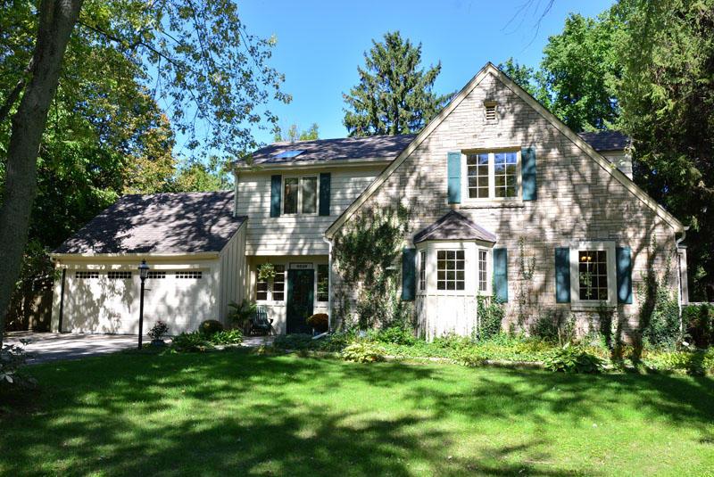 9359 N Lake Dr, Bayside, WI 53217