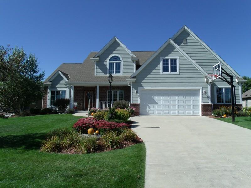 W245N2761 Single Tree Dr, Pewaukee, WI 53072