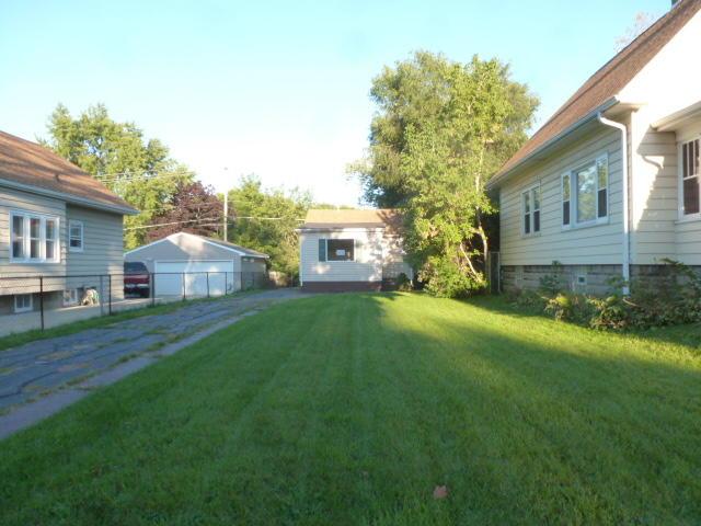 2044 S 91st St, West Allis, WI 53227