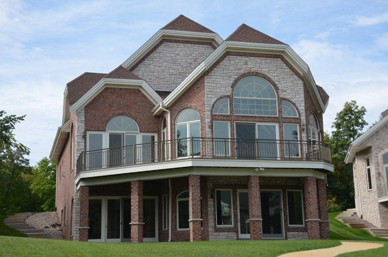 W343N5212 Gietzen Rd, Oconomowoc, WI 53069