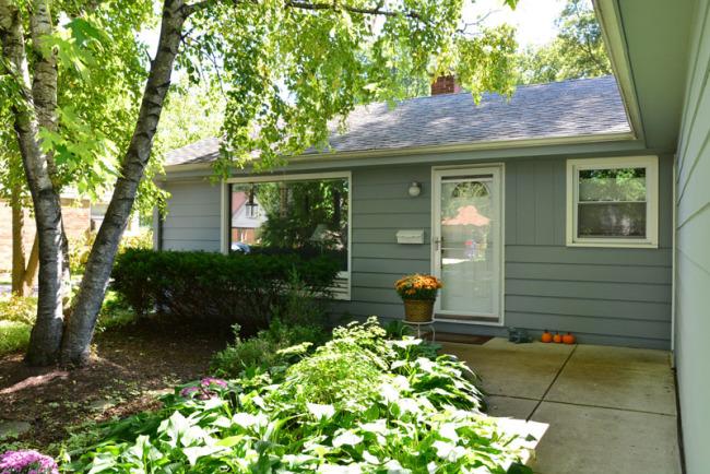 643 W Monrovia Ave, Glendale, WI 53217