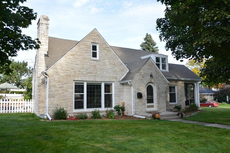 3244 S Elmwood Ave., Greenfield, WI 53219