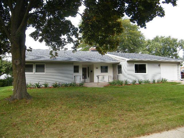 1018 E Wabash Ave, Waukesha, WI 53186