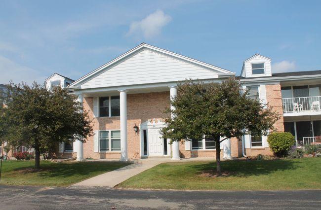 940 W Heritage Ct #206, Mequon, WI 53092