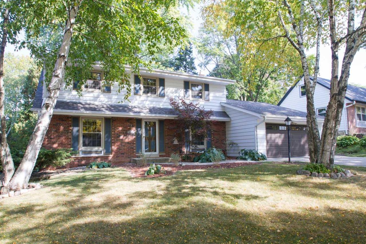 1616 Dellwood Ct, Grafton, WI 53024