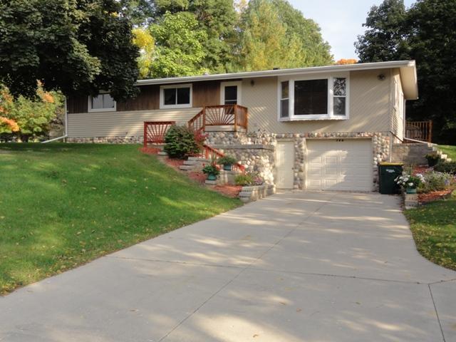 160 N Maple Ave, Slinger, WI 53086