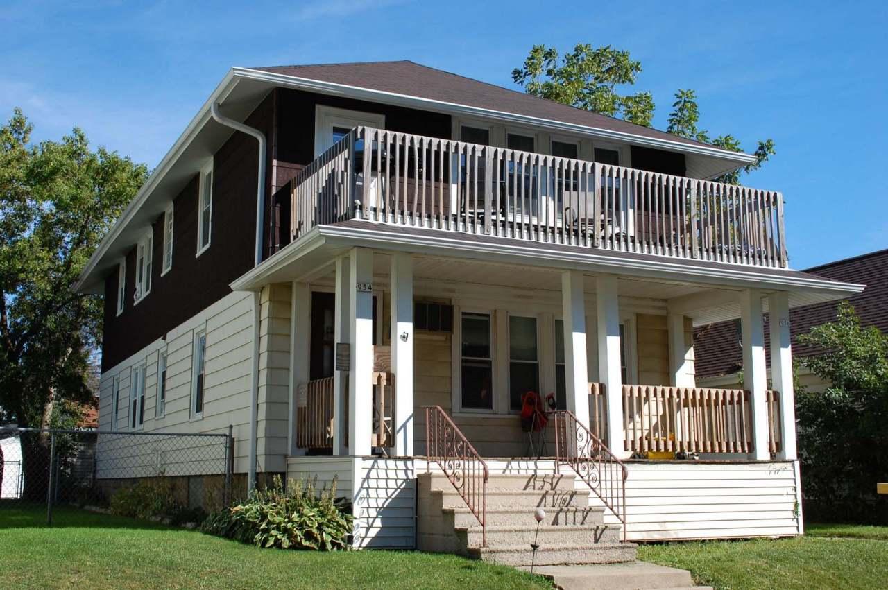 954 S 58th St, West Allis, WI 53214