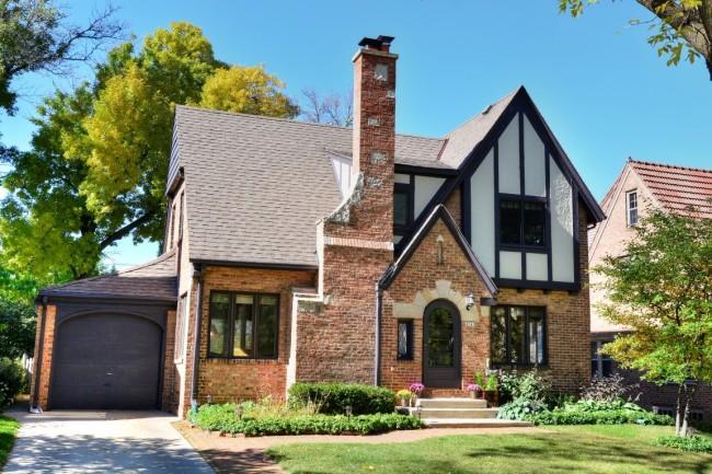 4943 N Woodburn St, Whitefish Bay, WI 53217