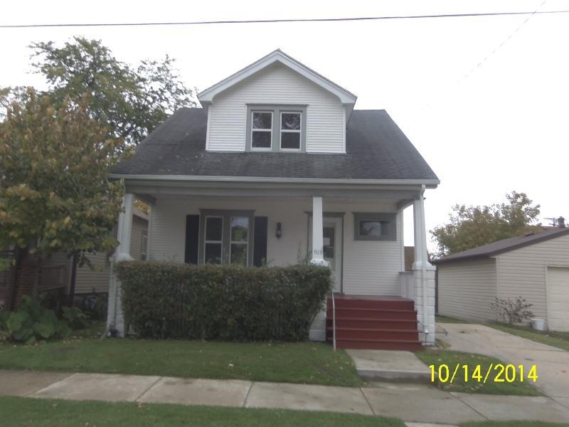 915 Hagerer St, Racine, WI 53402