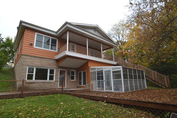 2117 Hillside Dr, Delafield, WI 53018