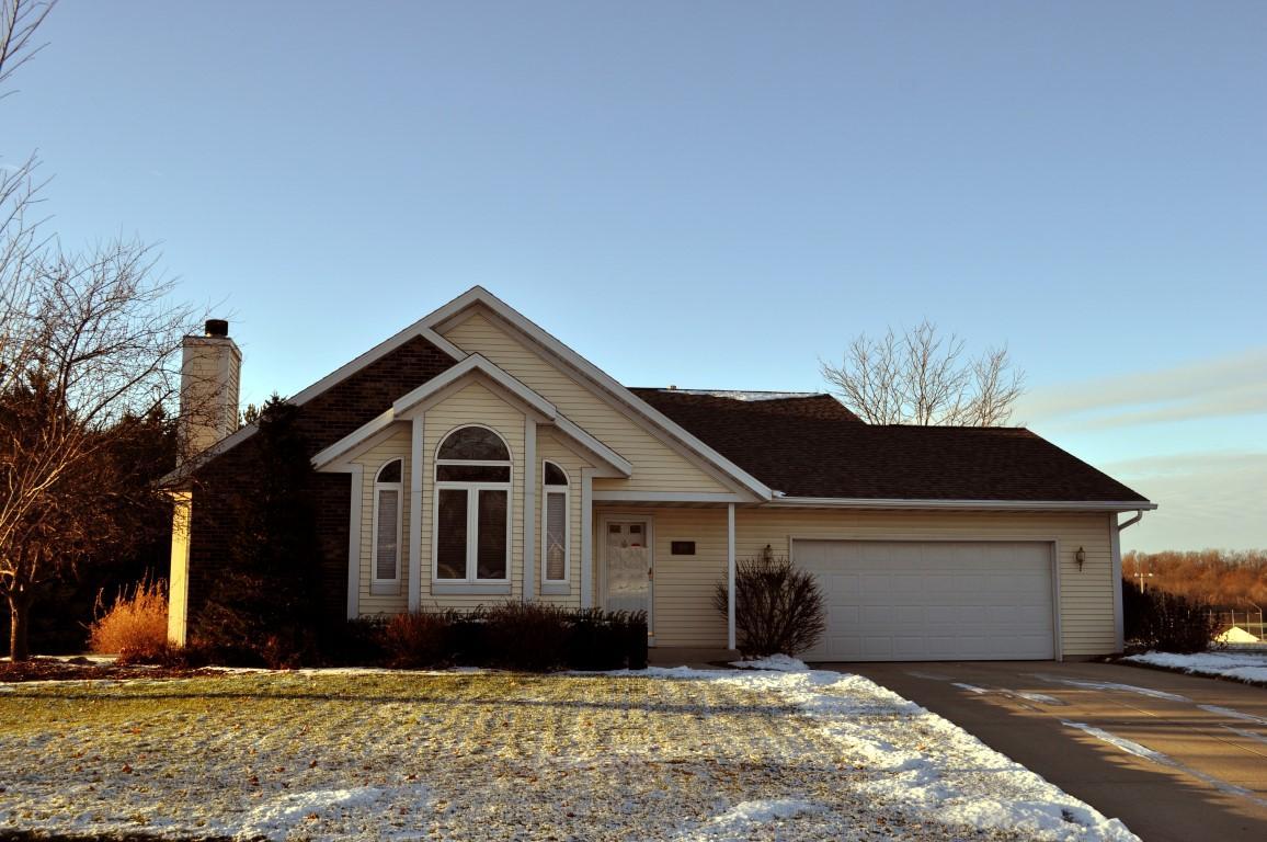 1024 Lous Way, Slinger, WI 53086