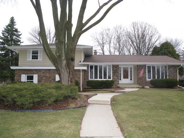 3360 N Knoll Ter., Wauwatosa, WI 53222