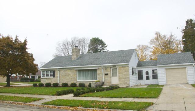 3100 Saint Clair St, Racine, WI 53402