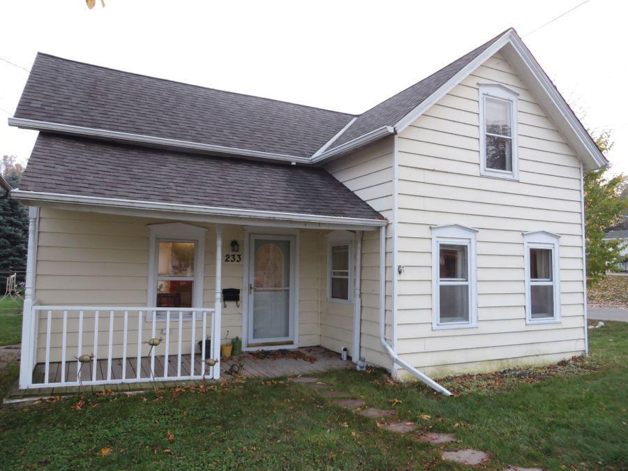 233 W Chestnut St, Port Washington, WI 53074
