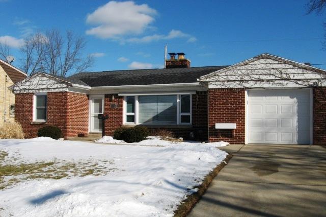 2854 S Cleveland Park Dr., West Allis, WI 53219