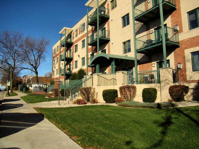 3710 N Oakland Ave. #210, Shorewood, WI 53211