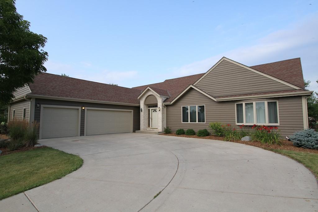 9564 S 35th St, Franklin, WI 53132