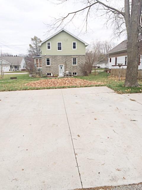 412 E 2nd Ave, Holmen, WI 54636