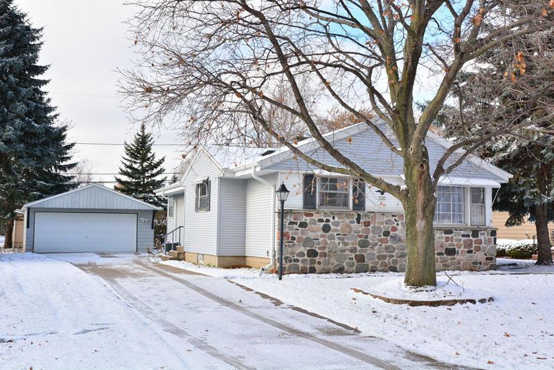 5545 N Mohawk Ave, Glendale, WI 53217