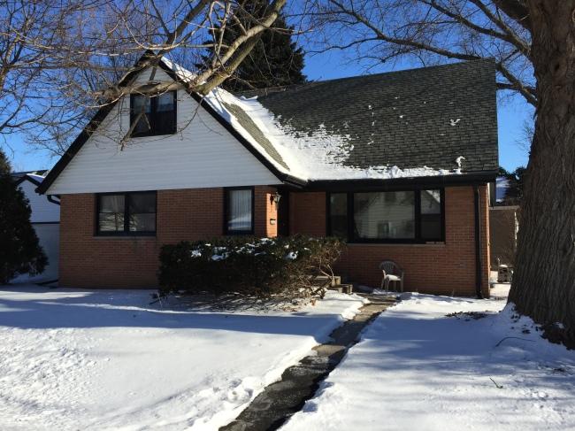 824 W Montclaire Ave, Glendale, WI 53217