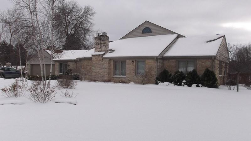 417 Riverview Dr, Thiensville, WI 53092