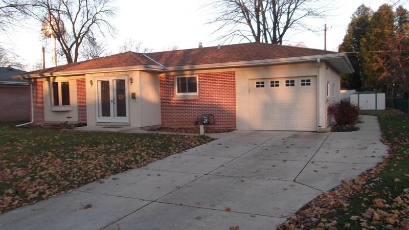 W65N436 Westlawn Ave, Cedarburg, WI 53012