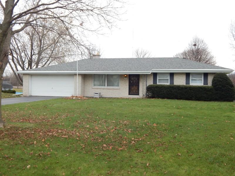 11841 W Woodside Dr, Hales Corners, WI 53130