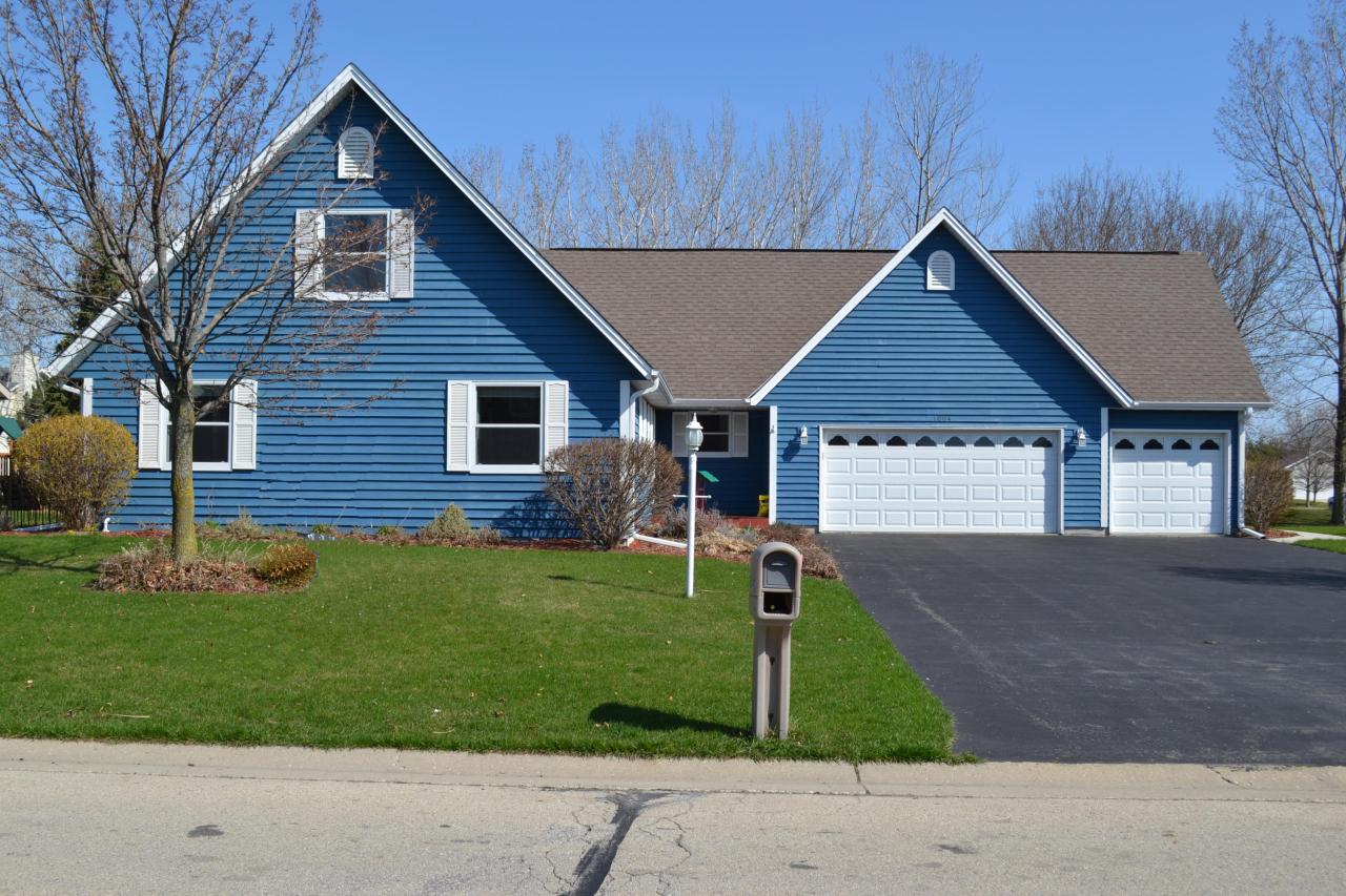 1004 Silent Sunday Ct, Caledonia, WI 53402
