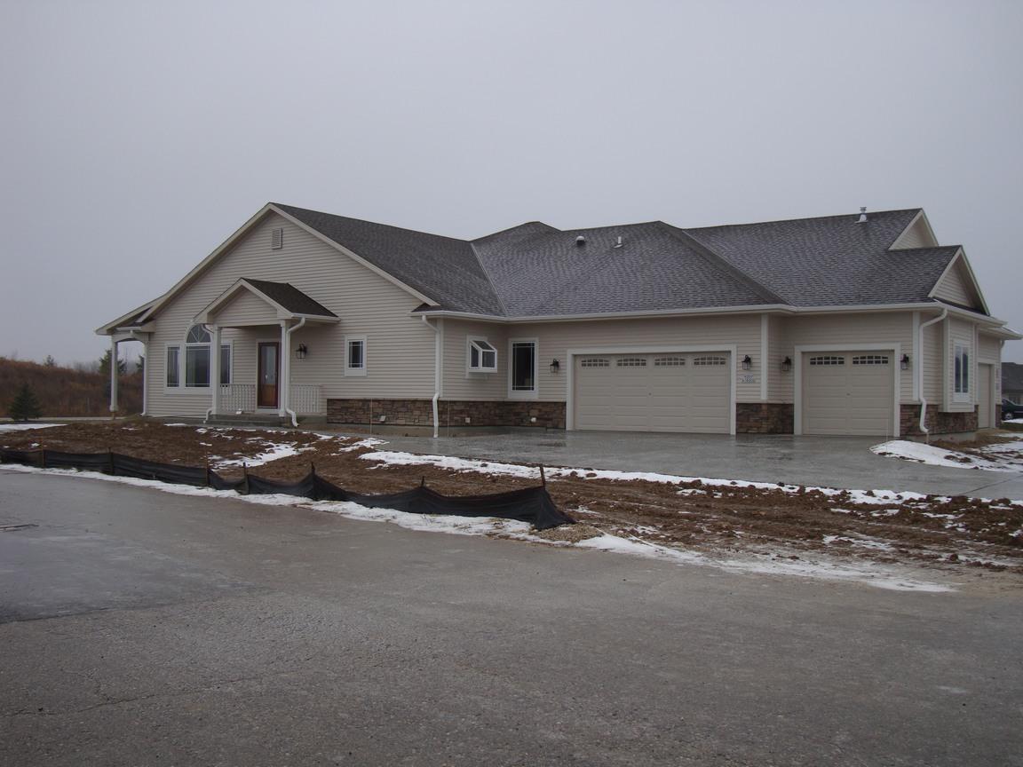 W207N16205 Elliot Dr #18, Jackson, WI 53037