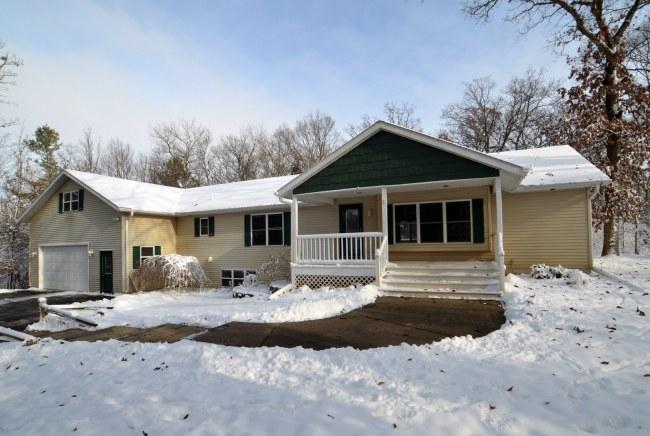 W341N6766 Lancelot Dr, Oconomowoc, WI 53066