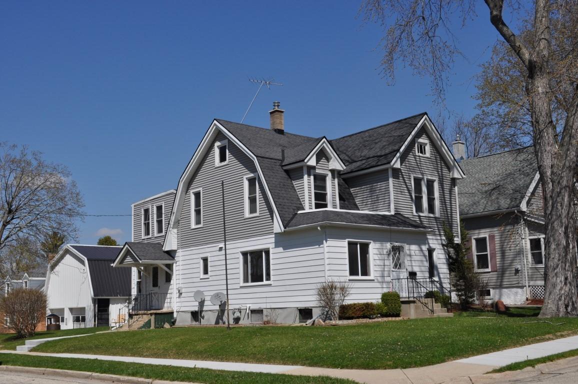 374 Midland Ave., Hartford, WI 53027