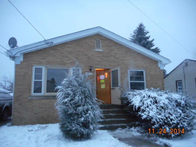 2413 Lawn St, Racine, WI 53404