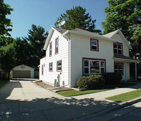 213 S Kettle Moraine Dr., Slinger, WI 53086