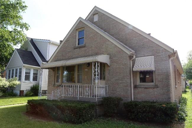 3525 S 11th St, Milwaukee, WI 53221