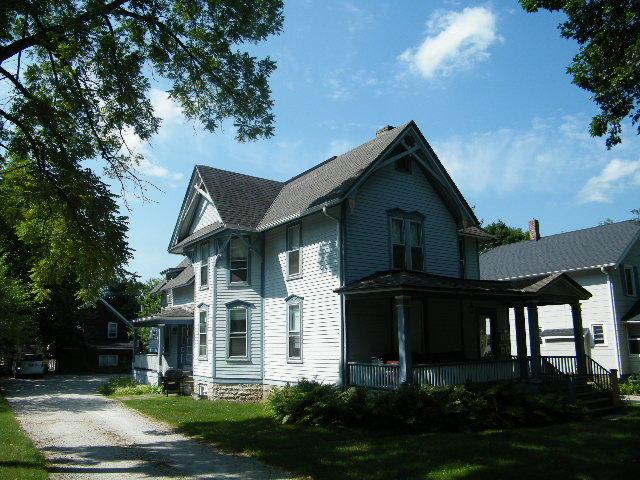 211 W College Ave, Waukesha, WI 53186