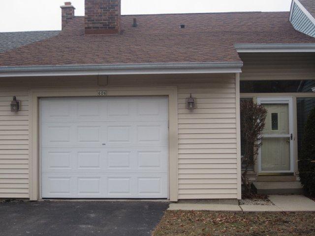 606 Westridge Dr, West Bend, WI 53095