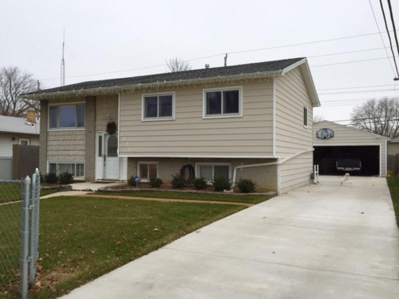 1621 Roosevelt Ave, Racine, WI 53406