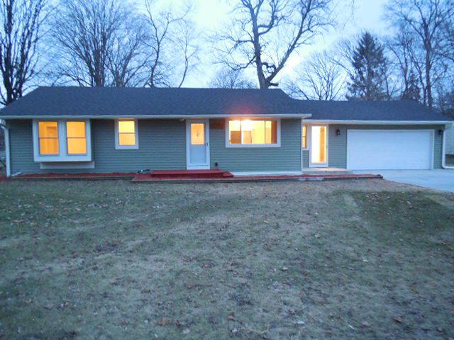 1600 S Sherwood Dr., New Berlin, WI 53151