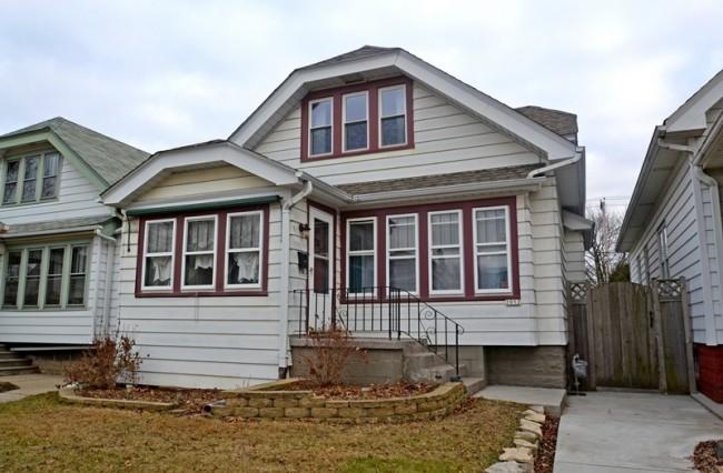 2052 S 69th St, West Allis, WI 53219