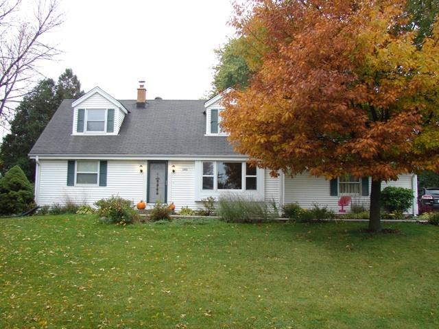 1945 S Park Wood Ln, New Berlin, WI 53151